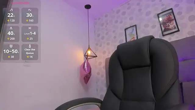 nicole  parker1 online show from April 18, 2026, 7:07 pm