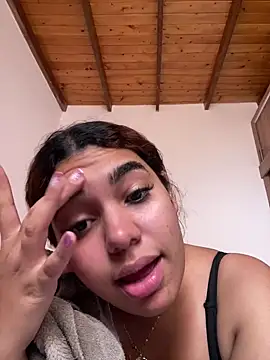 Snapshot of Anny_arango_ chatting on December 31, 2024, 4:35 pm Anny arango  online show from December 31, 2024, 4:35 pm