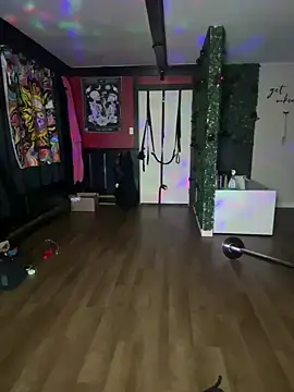 Snapshot of Luluof chatting on March 17, 2025, 9:22 am Luluof online show from March 17, 2025, 9:22 am