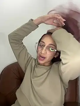 julialupato1606 online show from February 18, 2025, 10:03 pm