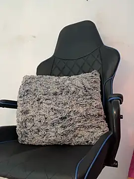 KristalJem online show from April 18, 2026, 7:58 pm