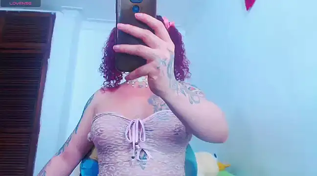 Skarleth77 online show from March 18, 2025, 8:47 am