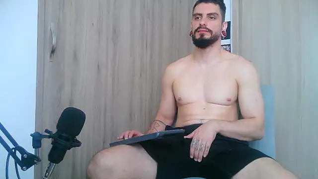 Aaron kwok28 online show from October 16, 2025, 6:20 pm