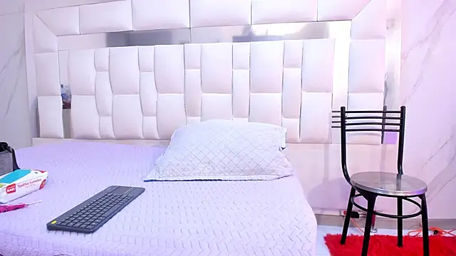 BritneyCollins online show from November 5, 2025, 11:21 am