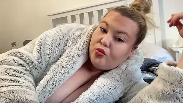 Busty-BBW-Emilie online show from December 27, 2024, 1:28 pm
