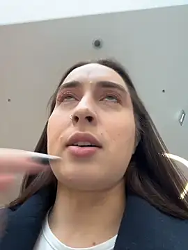 Holly Play online show from November 11, 2025, 9:09 am