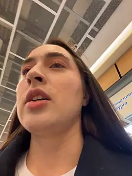 Holly Play online show from November 17, 2025, 12:11 pm