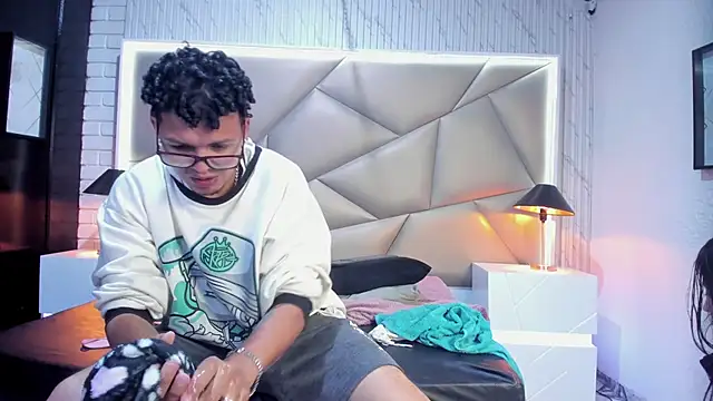 Snapshot of Bonny_Bonss chatting on January 25, 2025, 1:32 am Bonny Bonss online show from January 25, 2025, 1:32 am