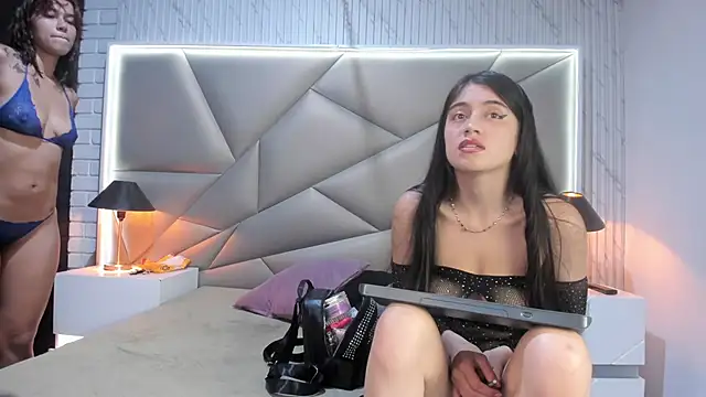 Snapshot of Bonny_Bonss chatting on February 15, 2025, 5:39 pm Bonny Bonss online show from February 15, 2025, 5:39 pm