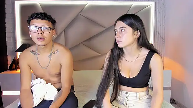 Snapshot of Bonny_Bonss chatting on March 3, 2025, 7:39 pm Bonny Bonss online show from March 3, 2025, 7:39 pm