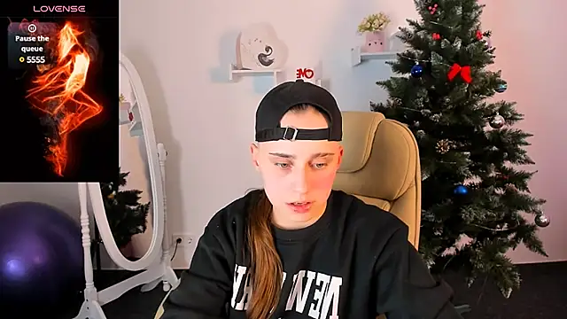 Dolly  Queen  online show from December 16, 2024, 8:16 pm