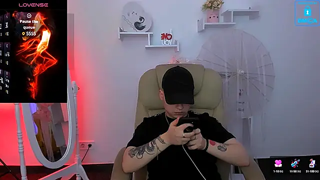 Dolly  Queen  online show from January 25, 2025, 2:37 am