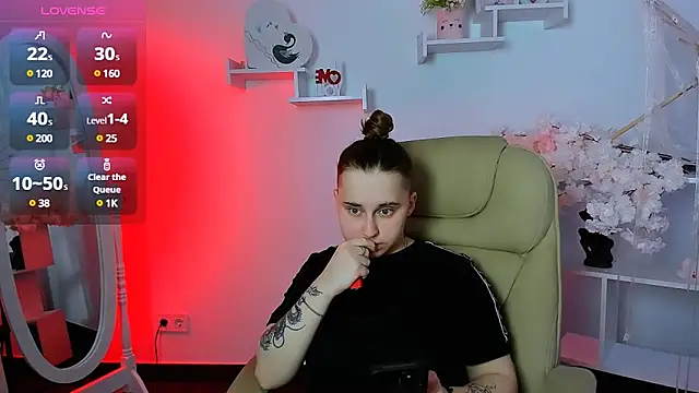 Dolly  Queen  online show from February 17, 2025, 8:58 pm