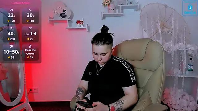 Dolly  Queen  online show from March 19, 2025, 12:26 am