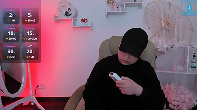 Dolly  Queen  online show from March 19, 2025, 6:12 pm