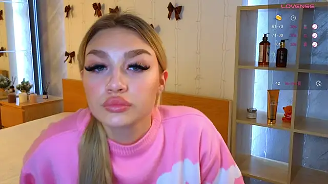 Snapshot of Ella_Milla chatting on December 25, 2024, 8:29 am Ella Milla online show from December 25, 2024, 8:29 am