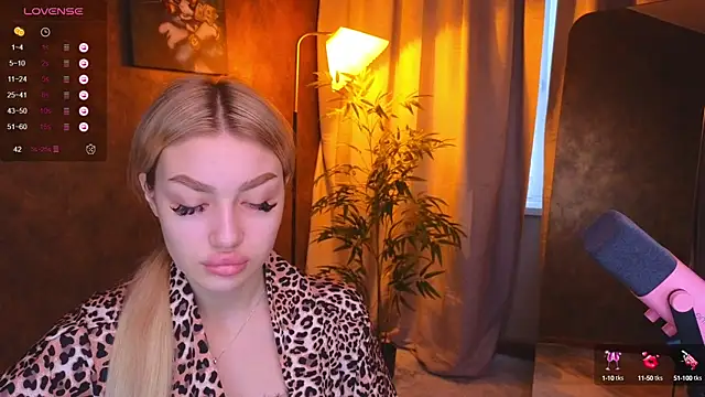 Snapshot of Ella_Milla chatting on January 14, 2025, 6:02 am Ella Milla online show from January 14, 2025, 6:02 am