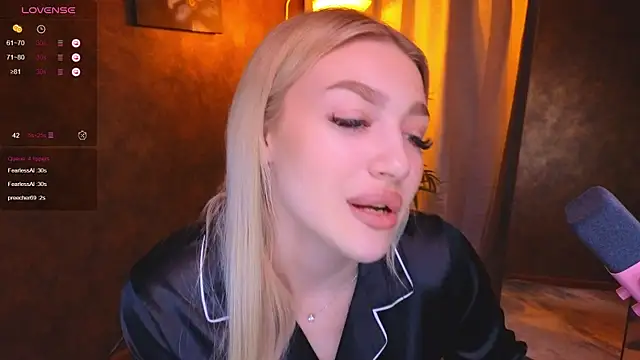 Snapshot of Ella_Milla chatting on January 14, 2025, 12:14 pm Ella Milla online show from January 14, 2025, 12:14 pm