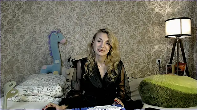 Snapshot of Ella_Milla chatting on September 18, 2025, 11:23 am Ella Milla online show from September 18, 2025, 11:23 am