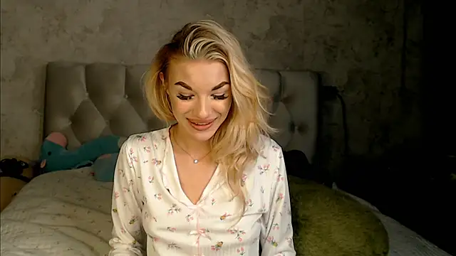 Ella Milla online show from March 8, 2026, 8:56 pm