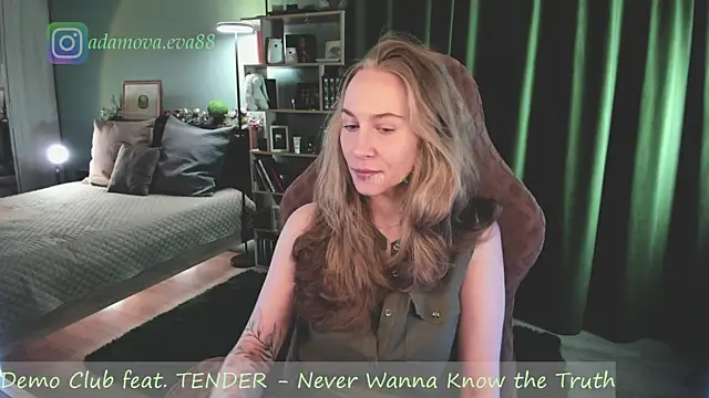 Snapshot of _Eva_Adama chatting on April 3, 2026, 3:43 pm Eva Adama online show from April 3, 2026, 3:43 pm