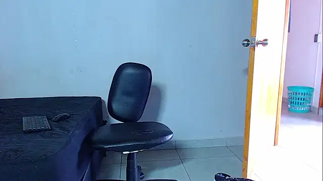 mikecoper 23 online show from February 18, 2026, 2:24 pm