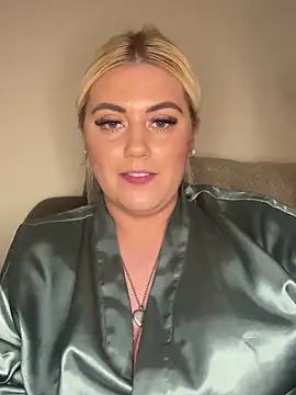 Snapshot of Blondiee3088 chatting on March 4, 2025, 5:03 pm Blondiee3088 online show from March 4, 2025, 5:03 pm