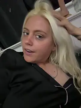 Snapshot of Blondiee3088 chatting on September 15, 2025, 4:01 am Blondiee3088 online show from September 15, 2025, 4:01 am