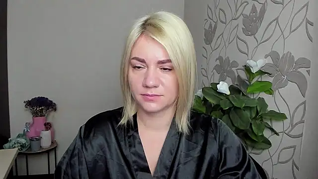 MariaSttone online show from November 2, 2025, 9:33 am