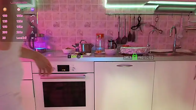 MilfeaN online show from October 14, 2025, 4:57 am