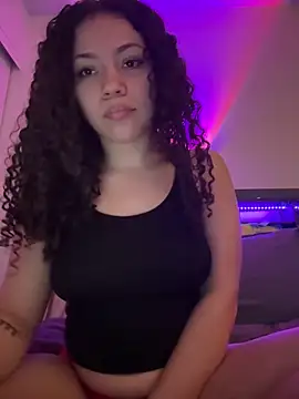 Snapshot of ladylavish chatting on February 4, 2026, 5:35 am ladylavish online show from February 4, 2026, 5:35 am