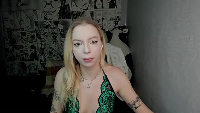 Snapshot of Martha_Cameron chatting on December 3, 2024, 8:39 pm Martha Cameron online show from December 3, 2024, 8:39 pm