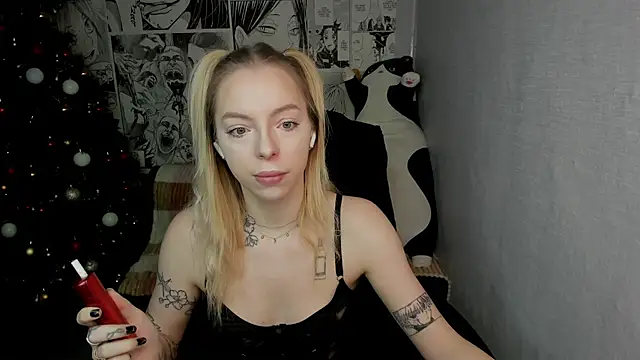 Snapshot of Martha_Cameron chatting on December 20, 2024, 8:34 pm Martha Cameron online show from December 20, 2024, 8:34 pm