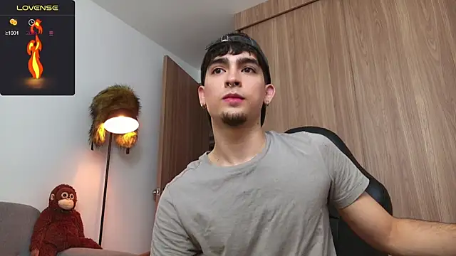 Snapshot of zenn_rush1 chatting on January 13, 2025, 12:35 pm zenn rush1 online show from January 13, 2025, 12:35 pm