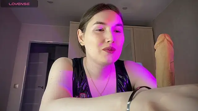 Maria Bowie online show from May 25, 2026, 4:40 am