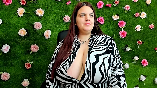 Huge Titties  online show from March 3, 2025, 4:58 am