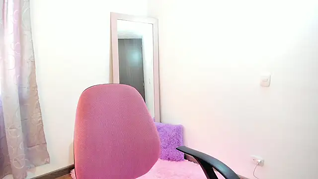 Snapshot of Anniie_grey chatting on September 22, 2025, 2:08 pm Anniie grey online show from September 22, 2025, 2:08 pm