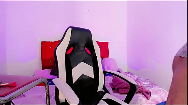 Gabyqueen70 online show from March 16, 2025, 3:25 am