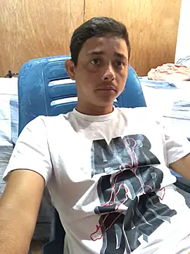 isacalejandroo online show from February 2, 2025, 7:57 pm