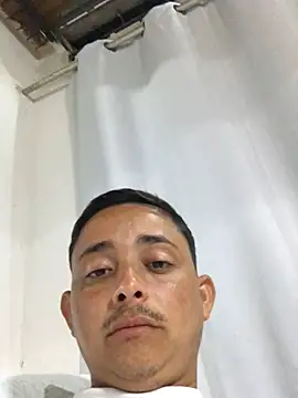 isacalejandroo online show from February 20, 2025, 12:19 am