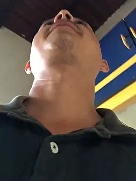 isacalejandroo online show from February 22, 2025, 2:08 pm