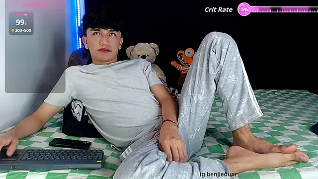 Snapshot of benji_hoter chatting on February 1, 2026, 11:03 pm benji hoter online show from February 1, 2026, 11:03 pm