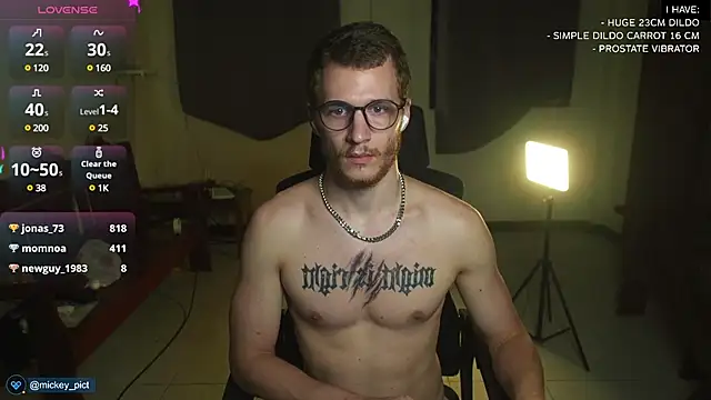 Snapshot of mickeypict chatting on December 10, 2024, 12:27 pm mickeypict online show from December 10, 2024, 12:27 pm