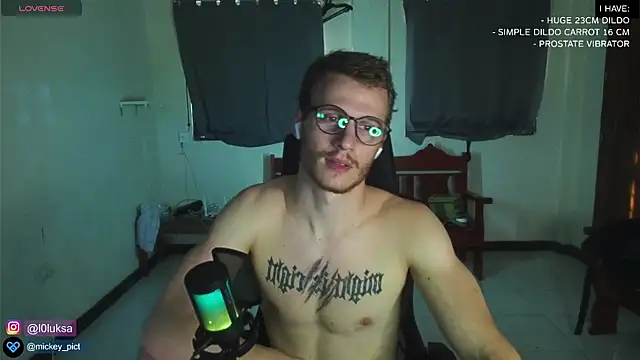 Snapshot of mickeypict chatting on January 1, 2025, 7:52 am mickeypict online show from January 1, 2025, 7:52 am