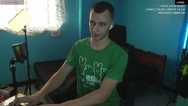 Snapshot of mickeypict chatting on February 14, 2025, 8:52 am mickeypict online show from February 14, 2025, 8:52 am