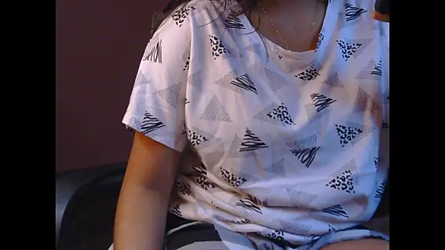 Snapshot of AngelLiza69 chatting on March 5, 2025, 8:43 am AngelLiza69 online show from March 5, 2025, 8:43 am