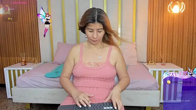 Snapshot of love_mommy chatting on March 15, 2025, 5:41 am love mommy online show from March 15, 2025, 5:41 am