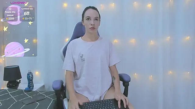 Snapshot of AnneGagner chatting on January 24, 2025, 10:19 pm AnneGagner online show from January 24, 2025, 10:19 pm