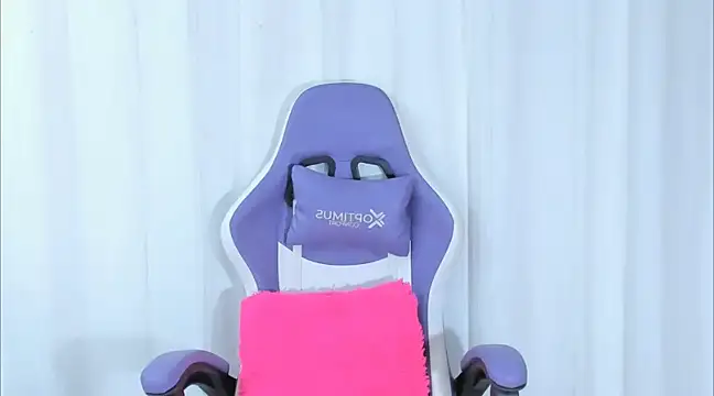 Snapshot of AnneGagner chatting on February 26, 2025, 10:31 pm AnneGagner online show from February 26, 2025, 10:31 pm