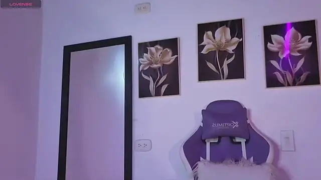 Snapshot of AnneGagner chatting on November 6, 2025, 11:26 pm AnneGagner online show from November 6, 2025, 11:26 pm